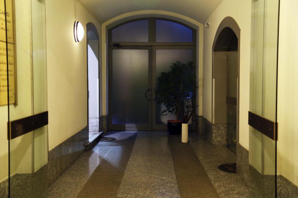 Charming Apartment The Castle Milán Exterior foto